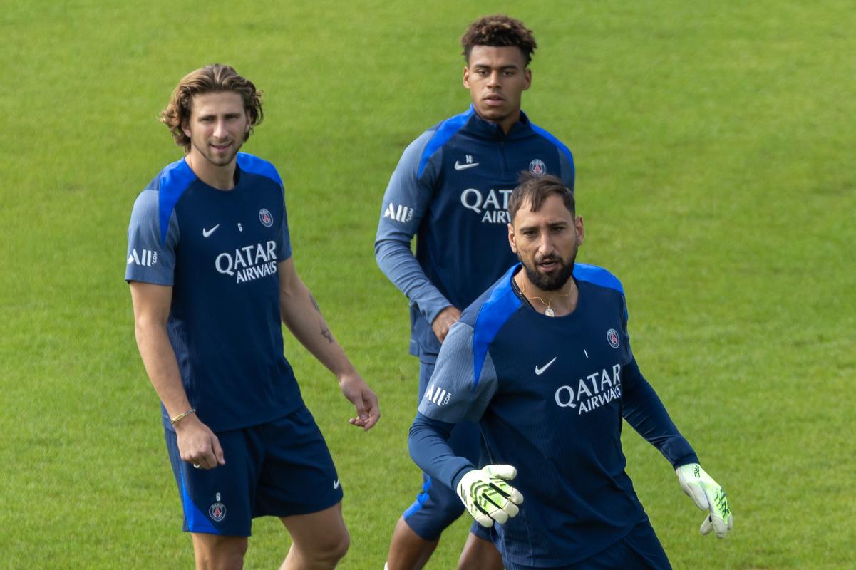 欧冠战报：西蒙屡献神扑，巴尔科拉中框，巴黎0-0闷平毕包