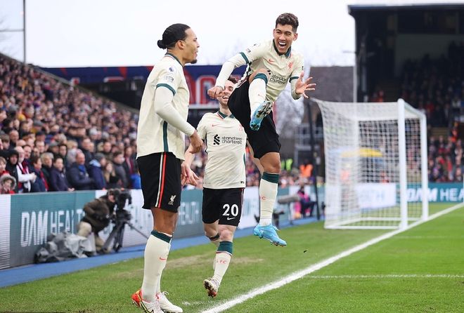 埃杜在高铁站被围满，合同今年到期，他说明年也希望在深圳