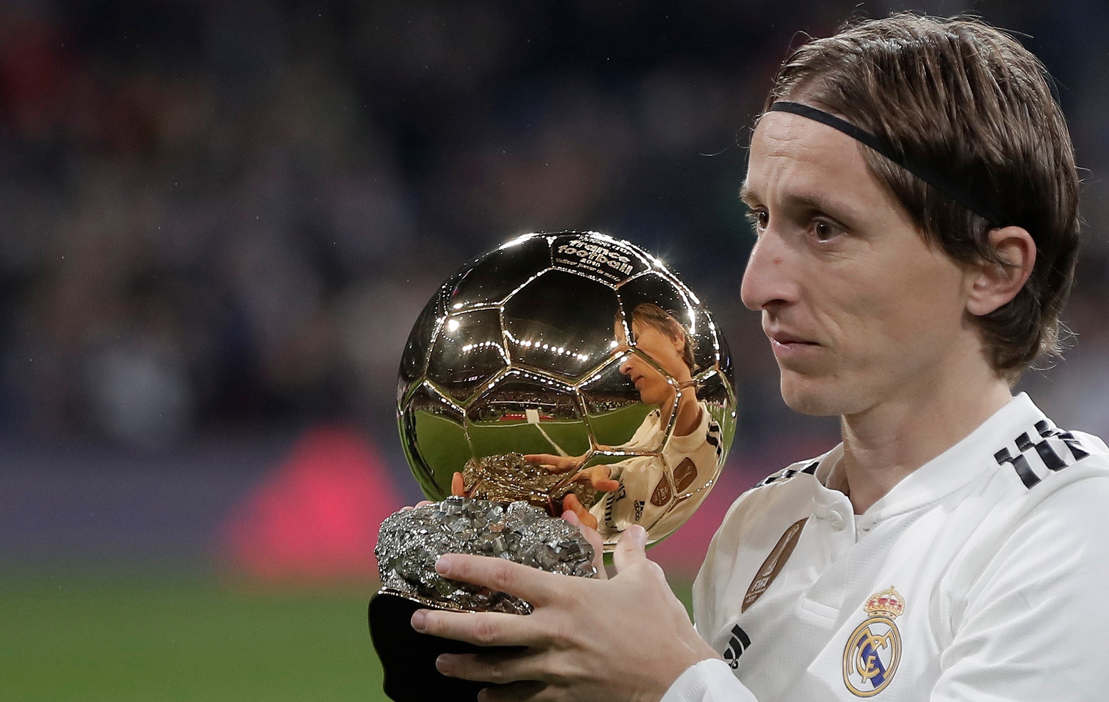 阿森纳在阿斯顿维拉的惊险失利使得争冠形势更加复杂